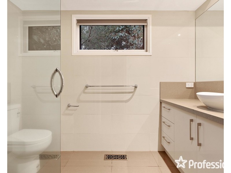 9 Blaxland Court, Mooroolbark VIC 3138