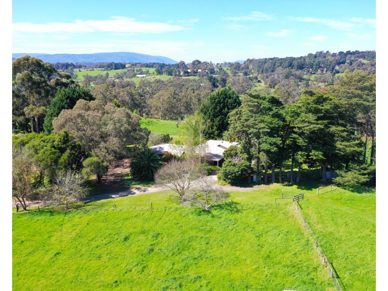 4 Rodger Road, Wandin North VIC 3139