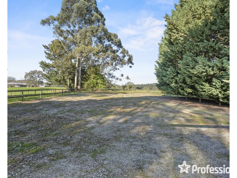 4 Rodger Road, Wandin North VIC 3139