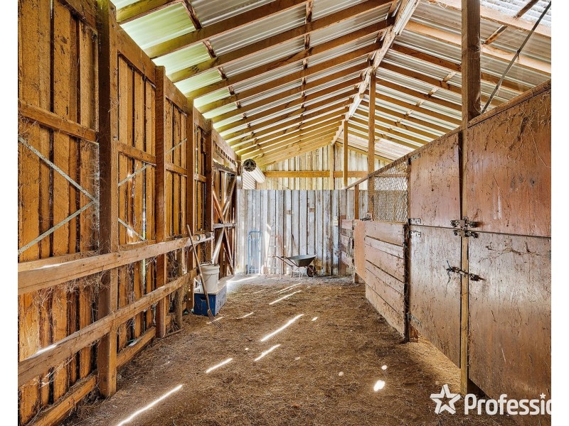 4 Rodger Road, Wandin North VIC 3139