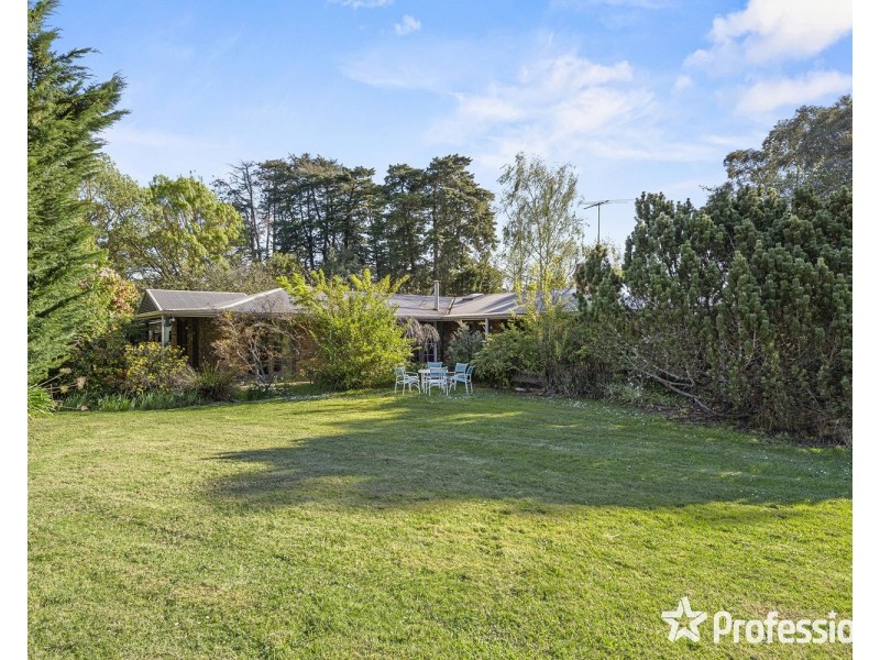 4 Rodger Road, Wandin North VIC 3139