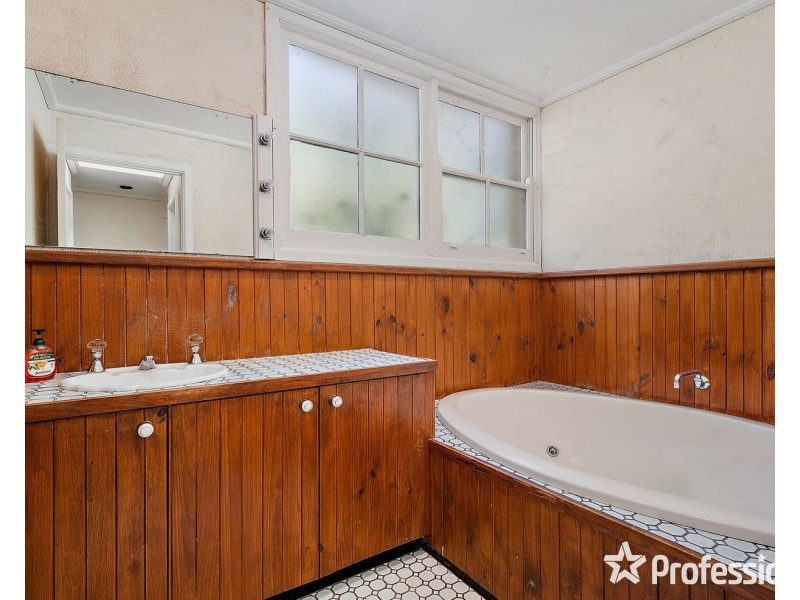 4 Rodger Road, Wandin North VIC 3139