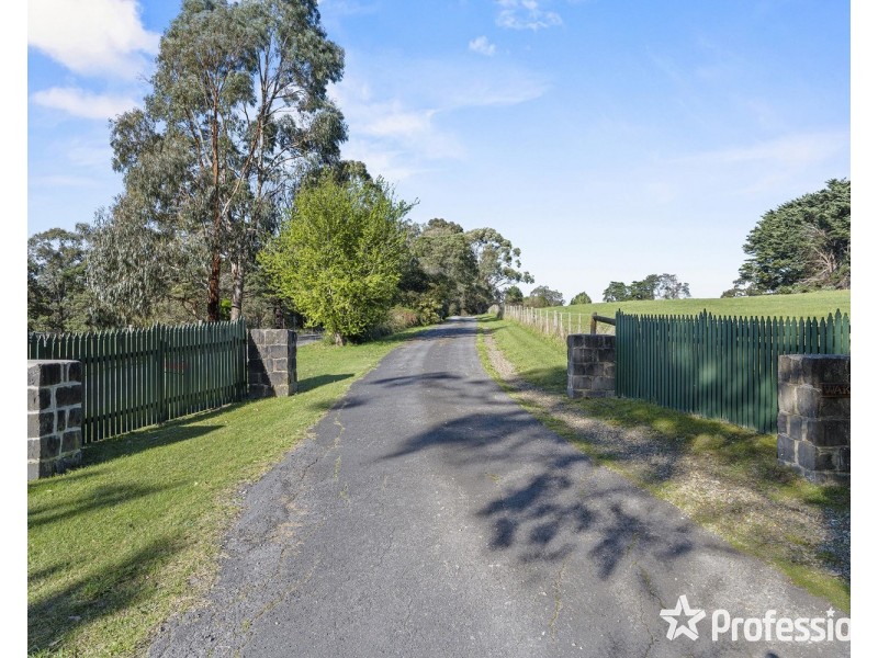 4 Rodger Road, Wandin North VIC 3139