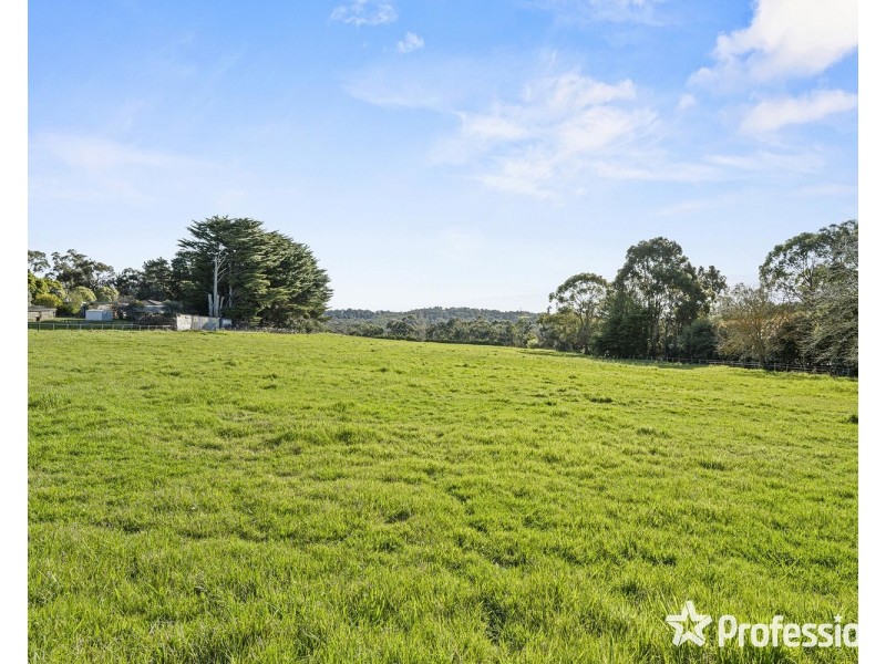 4 Rodger Road, Wandin North VIC 3139