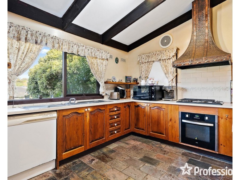 13 Rolling Hills Road, Chirnside Park VIC 3116