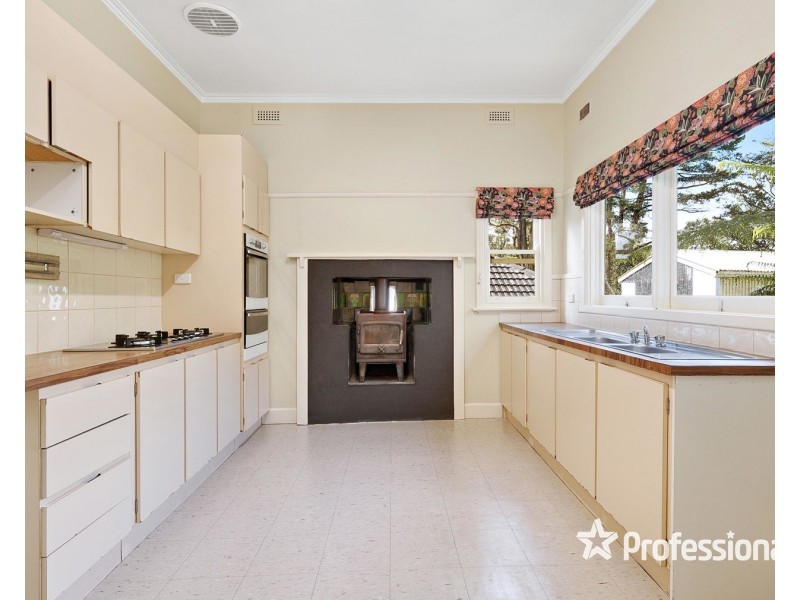10 Monbulk Road, Mount Evelyn VIC 3796
