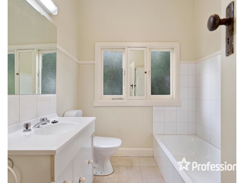 10 Monbulk Road, Mount Evelyn VIC 3796