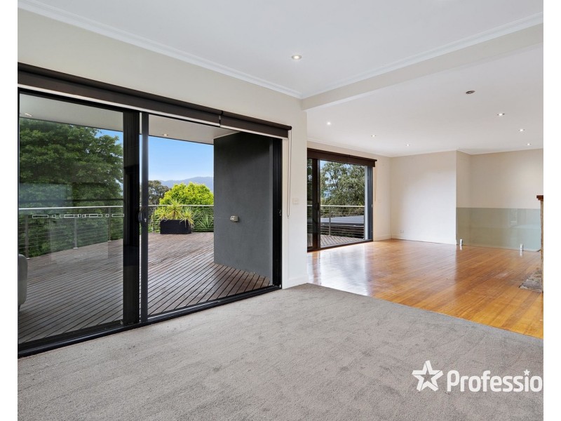 8 Pytchley Road, Croydon VIC 3136