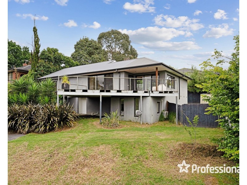 8 Pytchley Road, Croydon VIC 3136