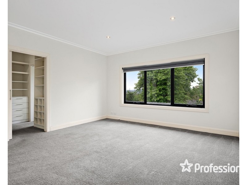 8 Pytchley Road, Croydon VIC 3136
