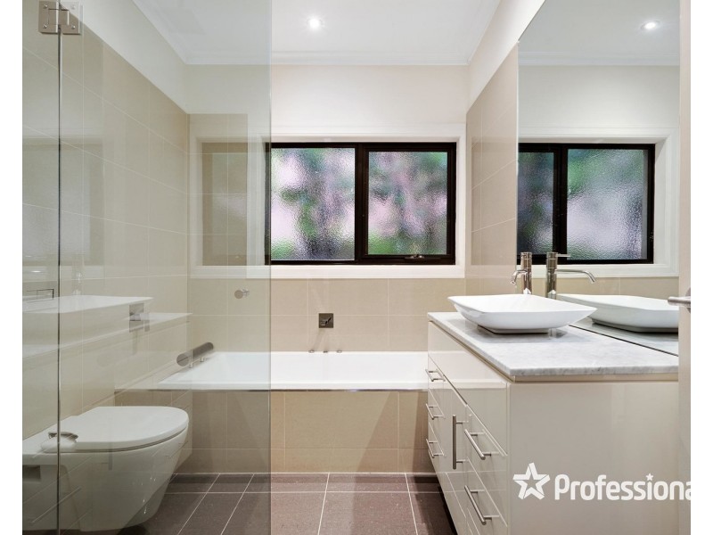 8 Pytchley Road, Croydon VIC 3136