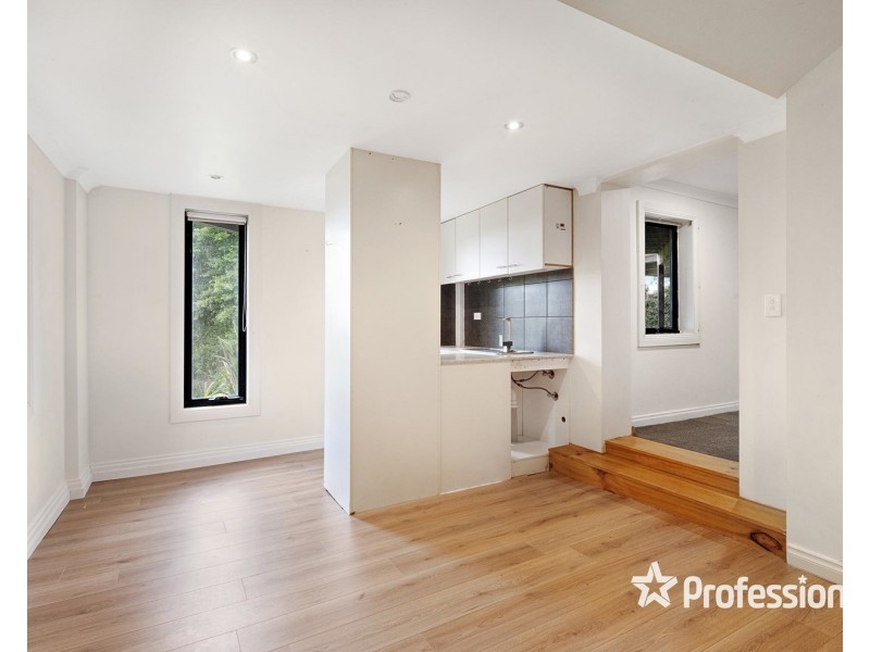 8 Pytchley Road, Croydon VIC 3136