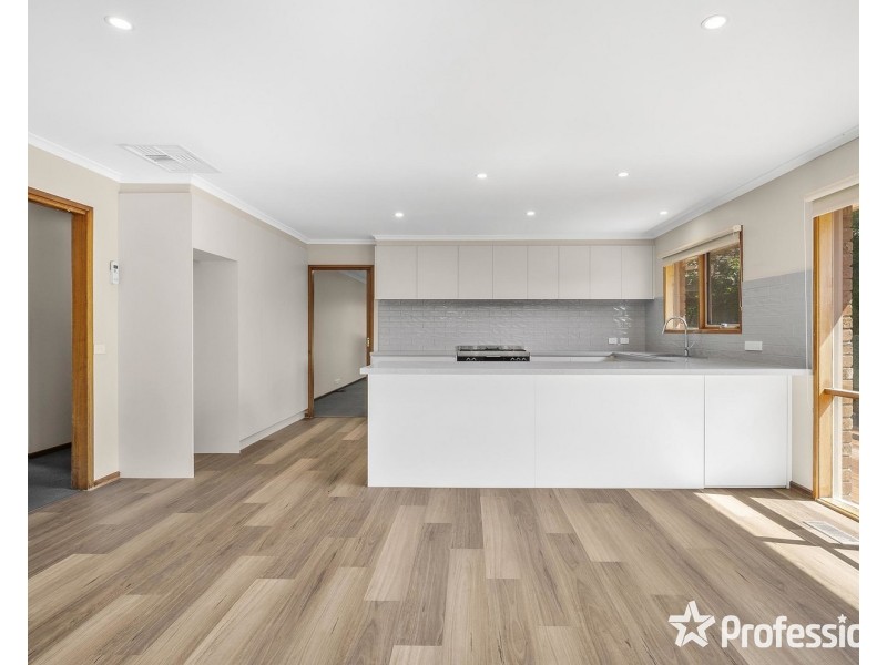 6 Harmony Close, Lilydale VIC 3140