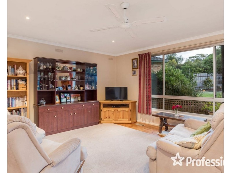 70 Dryden Concourse, Mooroolbark VIC 3138