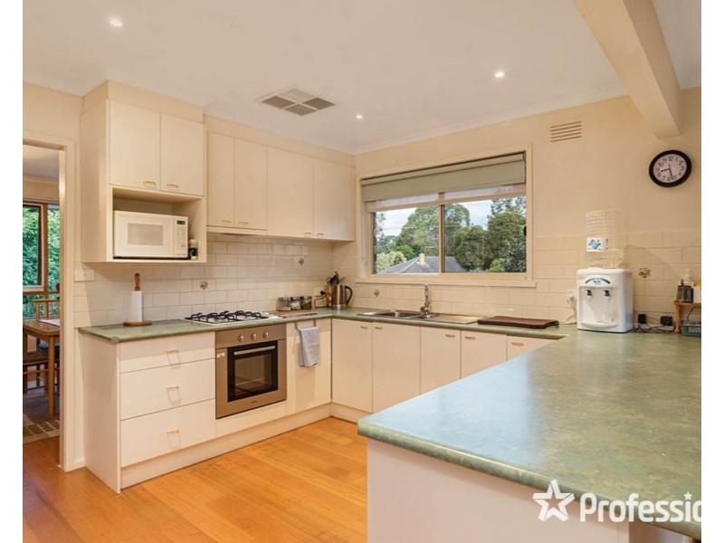 70 Dryden Concourse, Mooroolbark VIC 3138