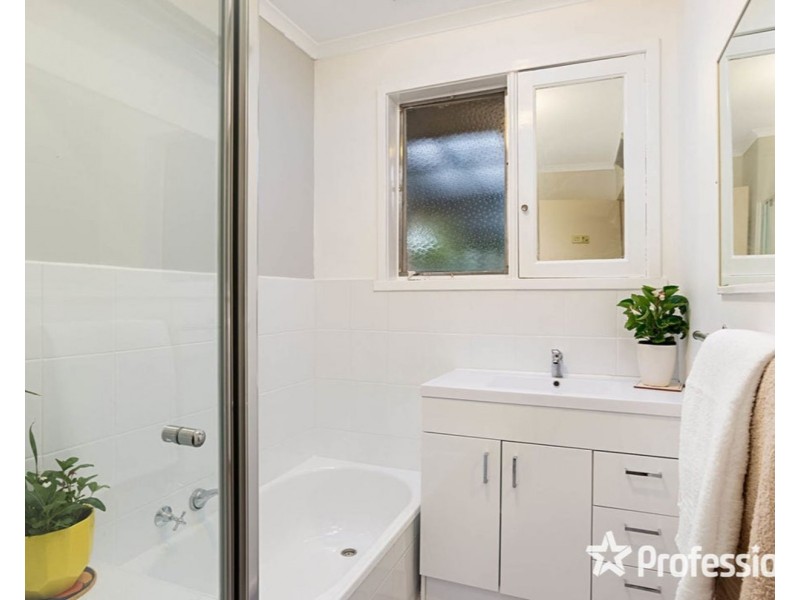 70 Dryden Concourse, Mooroolbark VIC 3138