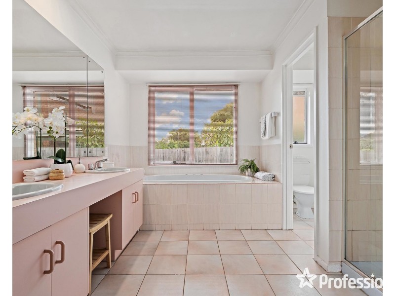 26  Kirkford Drive, Mooroolbark VIC 3138