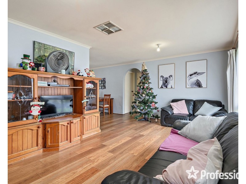 8 Parklands Avenue, Chirnside Park VIC 3116