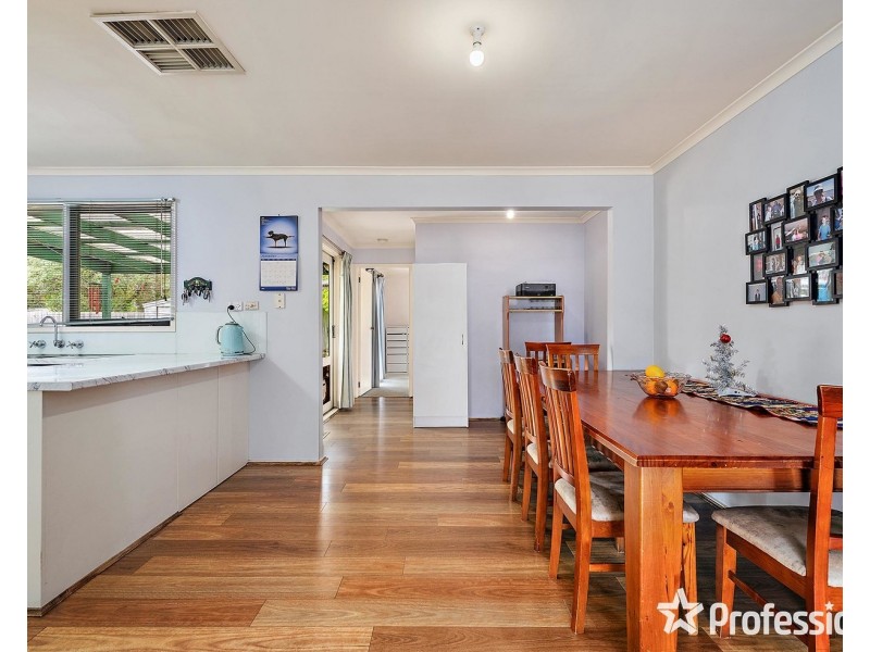 8 Parklands Avenue, Chirnside Park VIC 3116