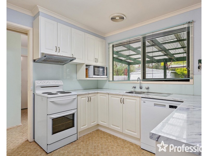 8 Parklands Avenue, Chirnside Park VIC 3116