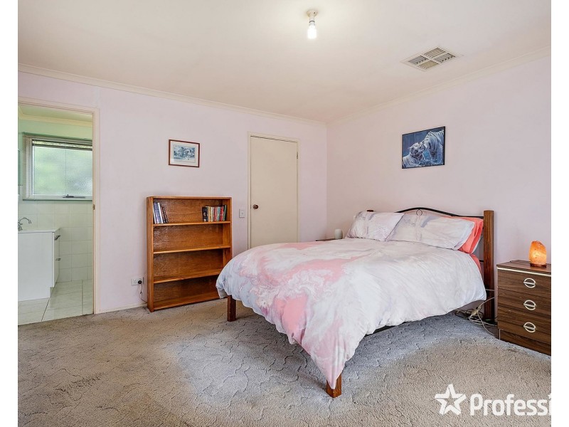 8 Parklands Avenue, Chirnside Park VIC 3116