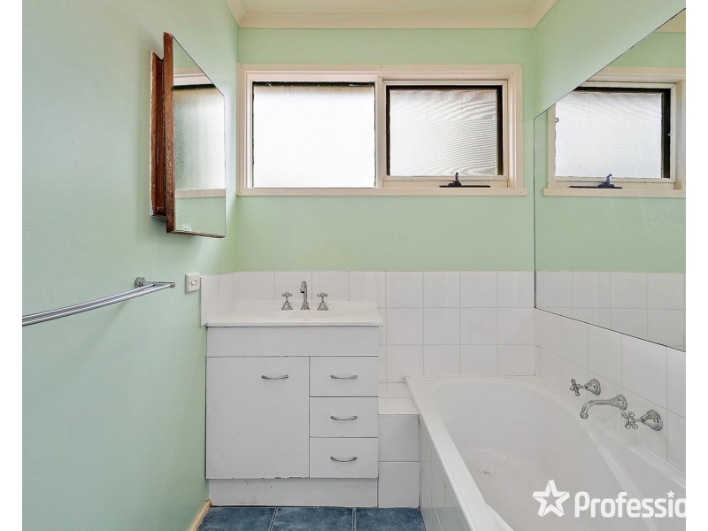 8 Parklands Avenue, Chirnside Park VIC 3116