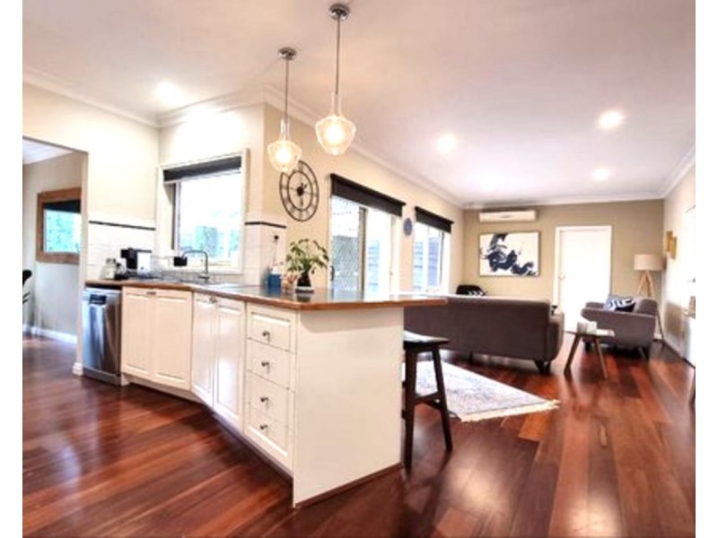 24  Longfellow Avenue, Mooroolbark VIC 3138