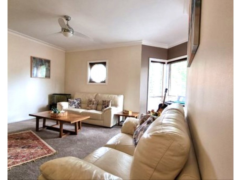 24  Longfellow Avenue, Mooroolbark VIC 3138