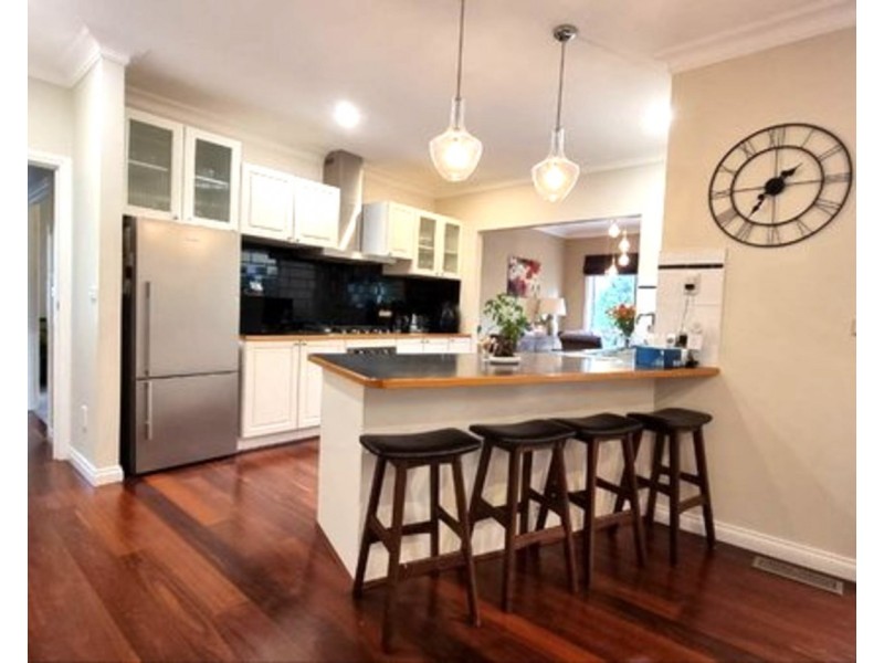 24  Longfellow Avenue, Mooroolbark VIC 3138