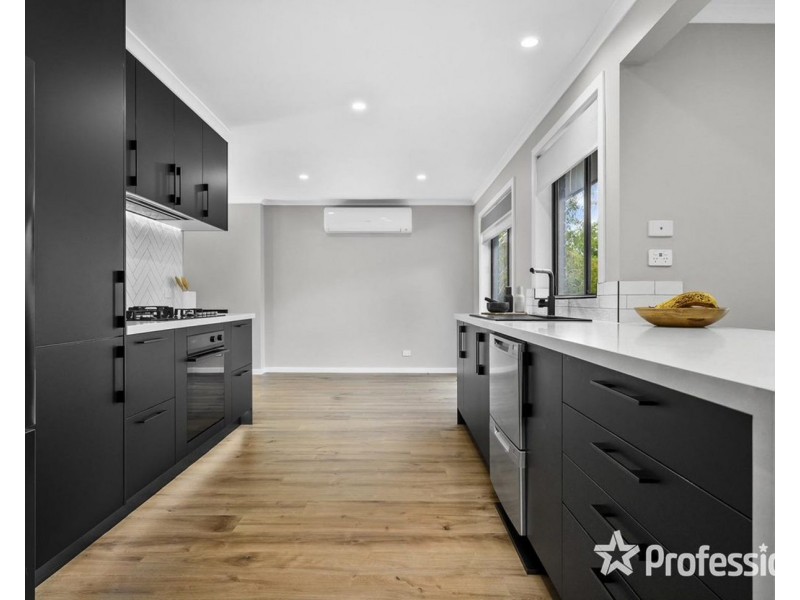 121 Commercial Road, Mount Evelyn VIC 3796