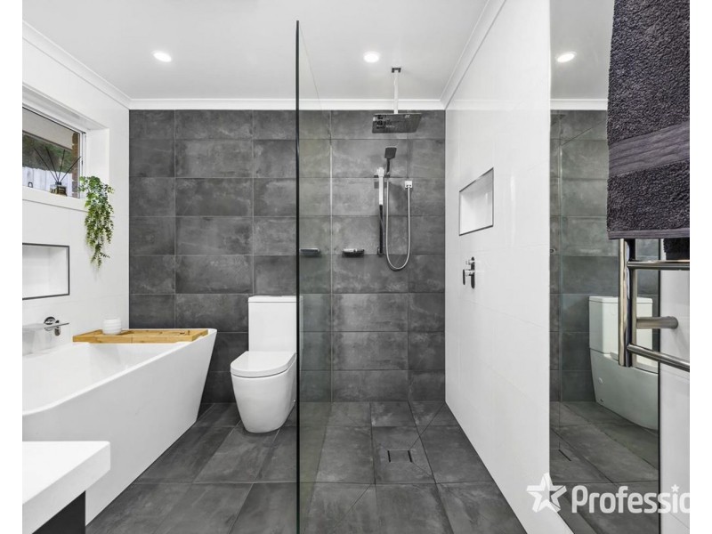 121 Commercial Road, Mount Evelyn VIC 3796