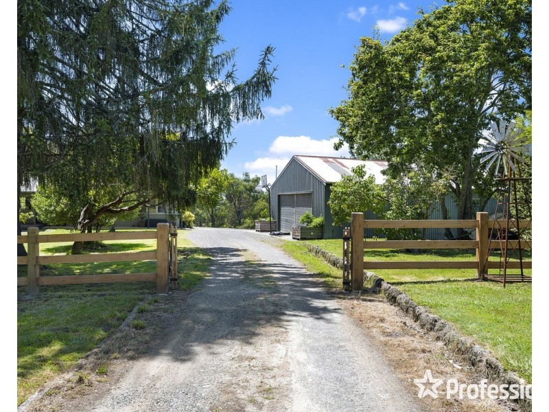 4 Glenview Road, Monbulk VIC 3793