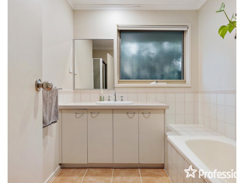 31 Meadowgate Drive, Chirnside Park VIC 3116