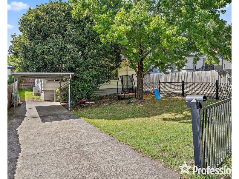 17 Queen Road, Lilydale VIC 3140