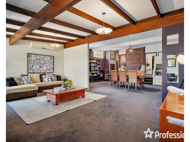 21 Highland Crescent, Mooroolbark VIC 3138