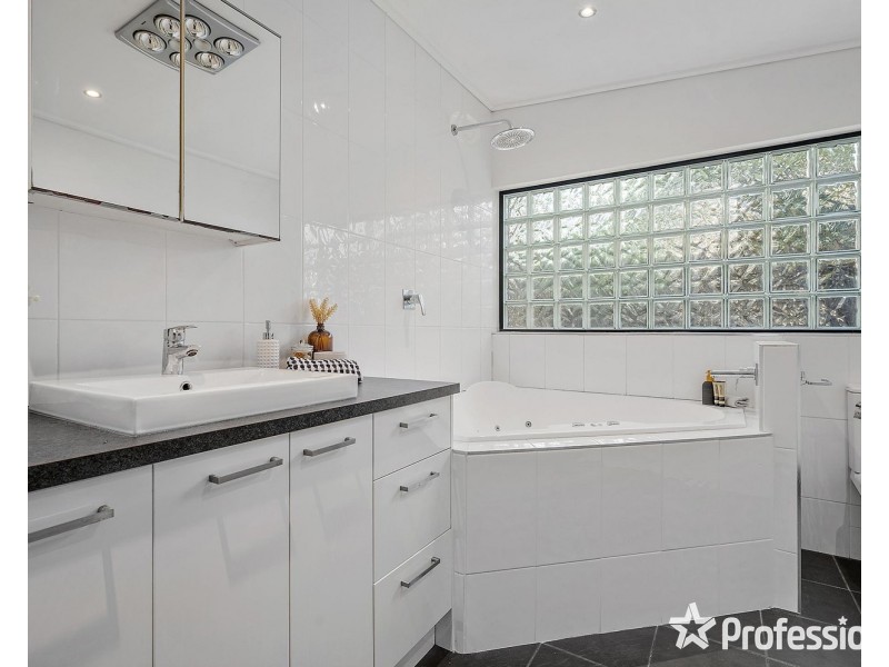 21 Highland Crescent, Mooroolbark VIC 3138