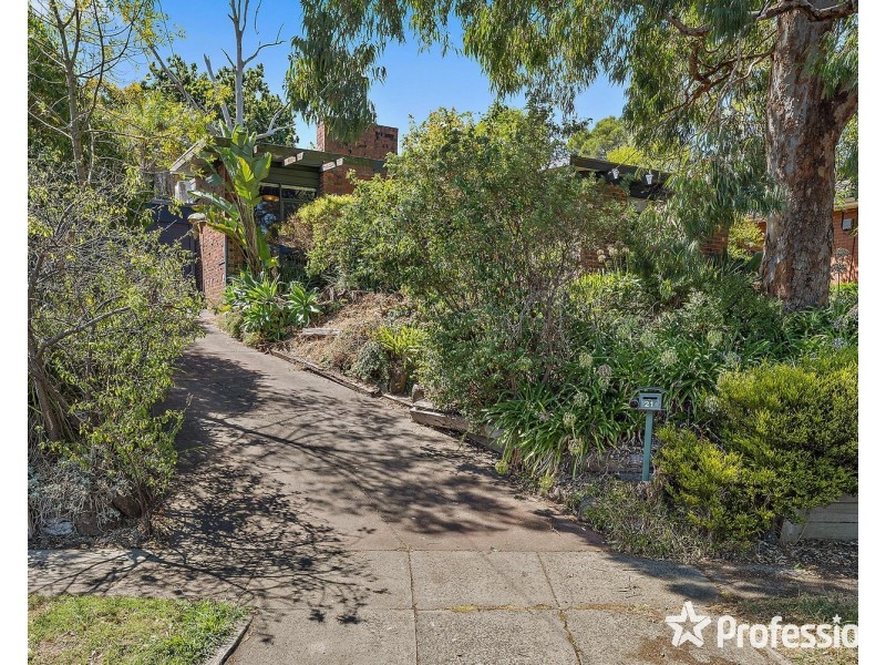 21 Highland Crescent, Mooroolbark VIC 3138
