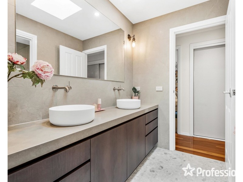 3 Stratheden Place, Mooroolbark VIC 3138