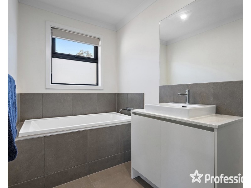 1/62 Croydondale Drive, Mooroolbark VIC 3138