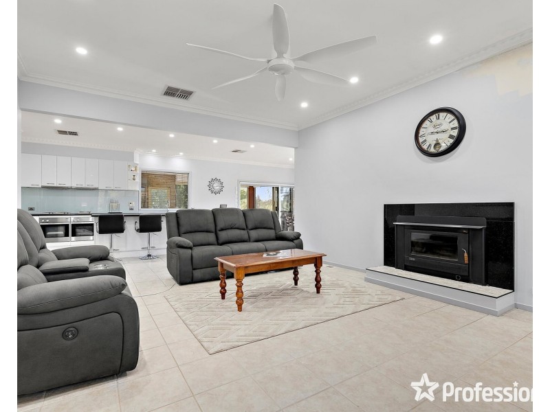 8 Peden Street, Chirnside Park VIC 3116