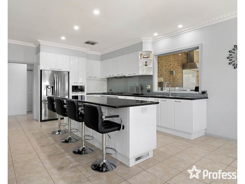 8 Peden Street, Chirnside Park VIC 3116