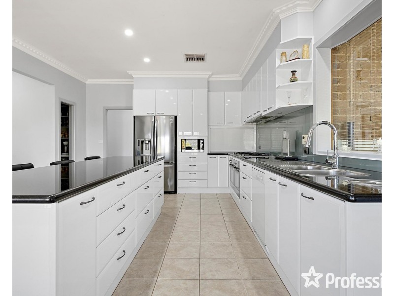 8 Peden Street, Chirnside Park VIC 3116