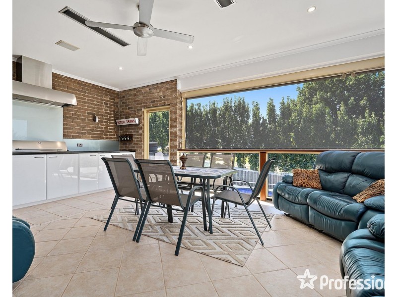8 Peden Street, Chirnside Park VIC 3116
