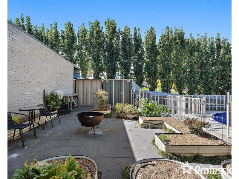 8 Peden Street, Chirnside Park VIC 3116