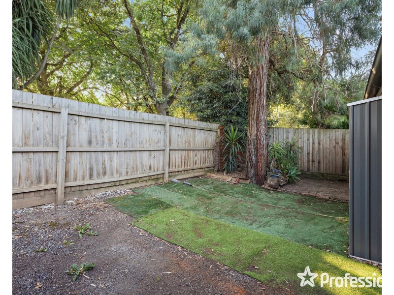 2/14 Cave Hill Road, Lilydale VIC 3140