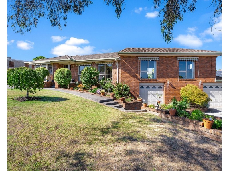 17 Cheriton Drive, Mooroolbark VIC 3138