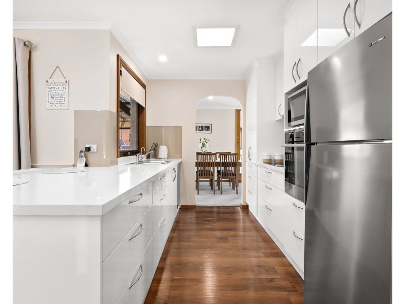 17 Cheriton Drive, Mooroolbark VIC 3138