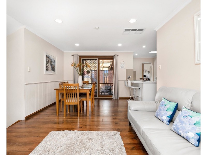 17 Cheriton Drive, Mooroolbark VIC 3138
