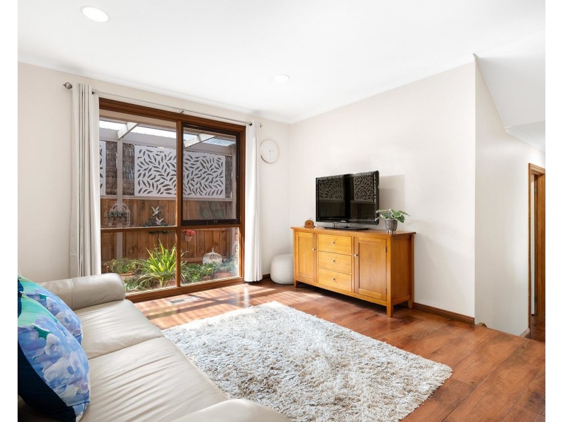 17 Cheriton Drive, Mooroolbark VIC 3138