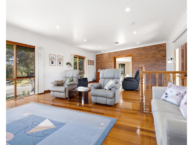 17 Cheriton Drive, Mooroolbark VIC 3138